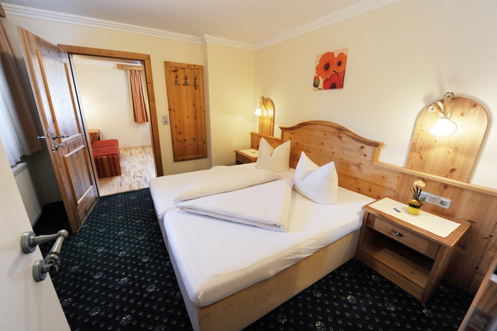 Hotel Garni Landhaus Platzer Zell am Ziller Exterior foto