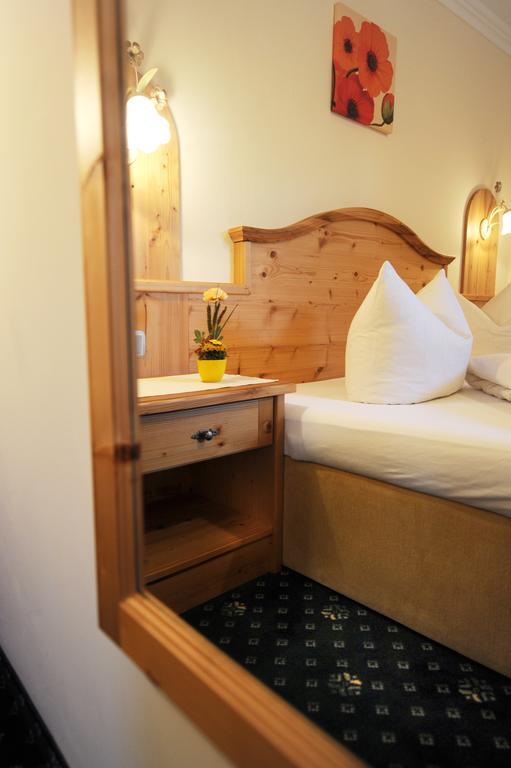 Hotel Garni Landhaus Platzer Zell am Ziller Exterior foto