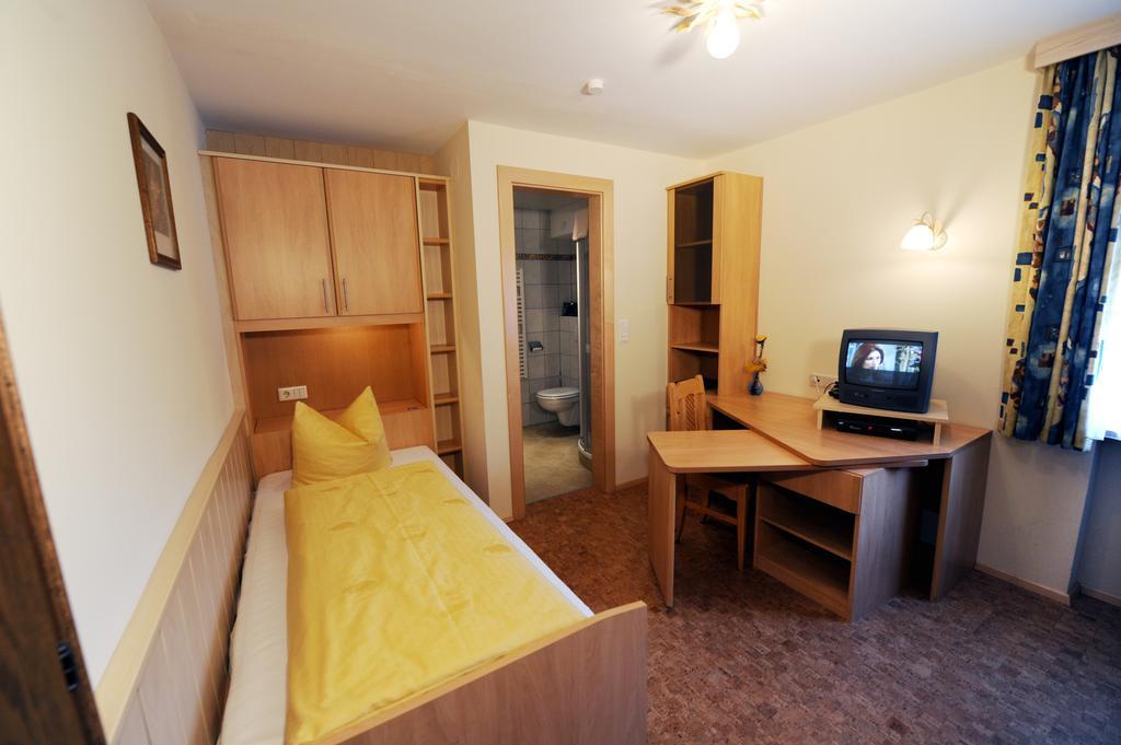 Hotel Garni Landhaus Platzer Zell am Ziller Exterior foto